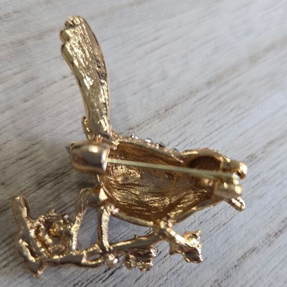 🐢 Super Cute Little Canary Brooch! - Picture 7 of 7
